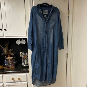 Frank & Eileen Sky Blue Button-Up